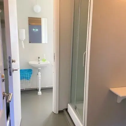 İki Ayrı Yataklı Oda, Ortak Banyo, Ek Bina