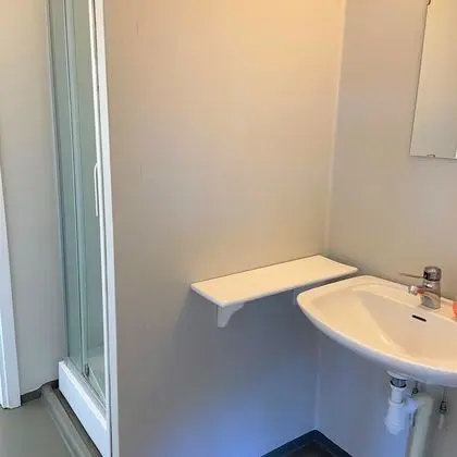 Tek Büyük Yataklı Oda, Ortak Banyo, Ek Bina