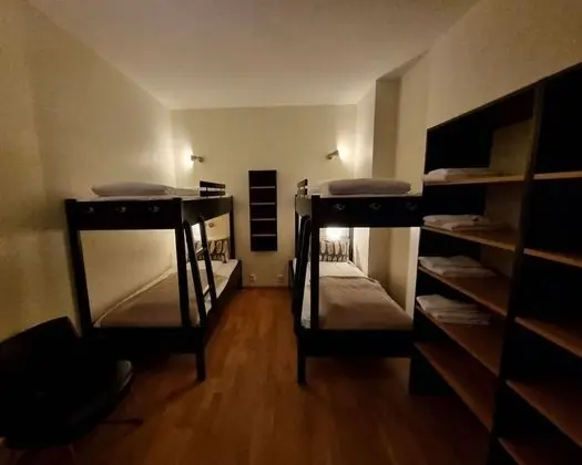 Standard Dört Kişilik Oda, Ortak Banyo