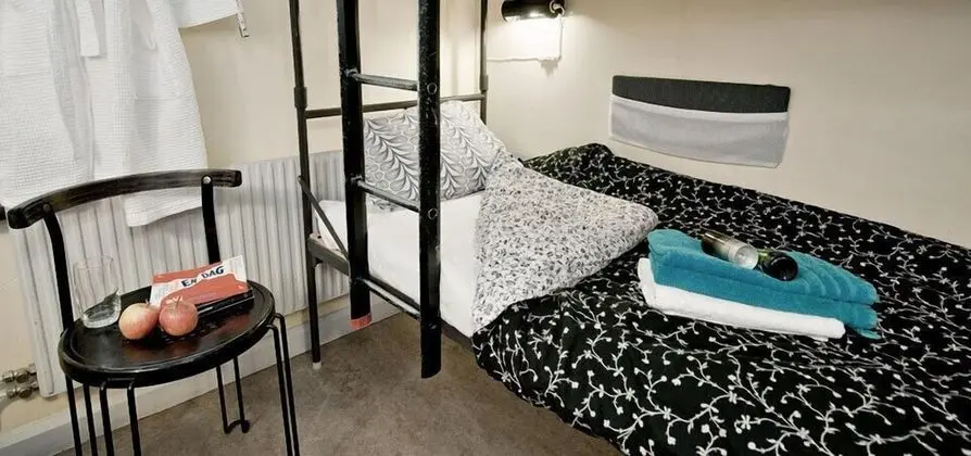 Basic Ortak Ranzalı Oda, Sadece erkekler için