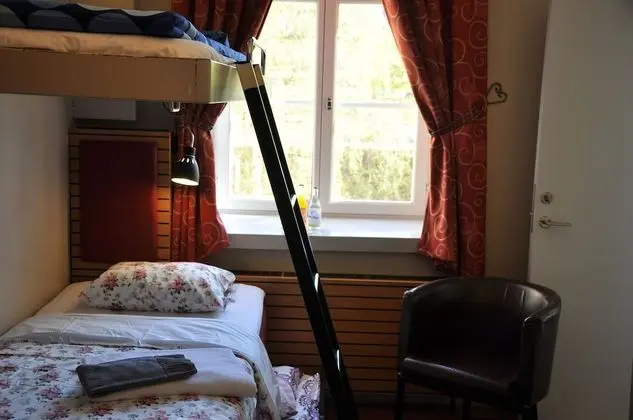 Üç Kişilik Oda (Linen and towels not included)