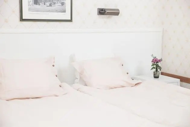 Oda, Özel Banyo (Linen and towels not included)