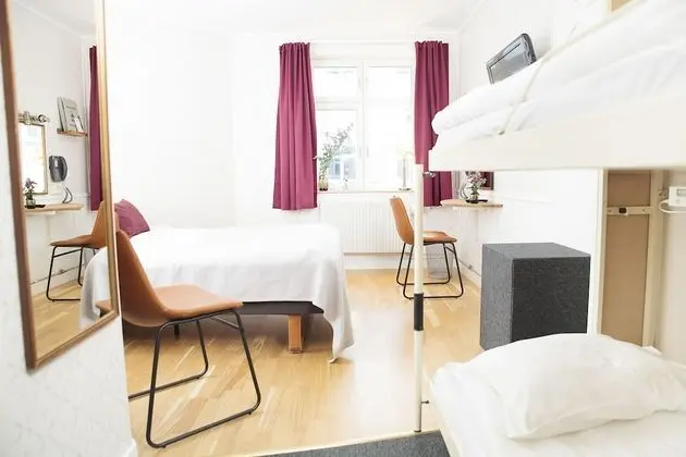 Oda, Özel Banyo (Linen and towels not included)