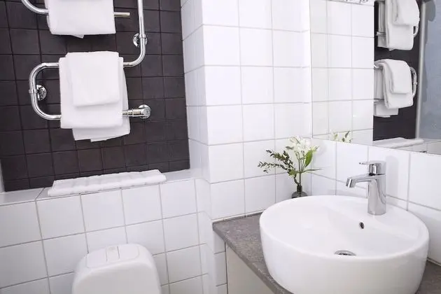 Oda, Özel Banyo (Linen and towels not included)