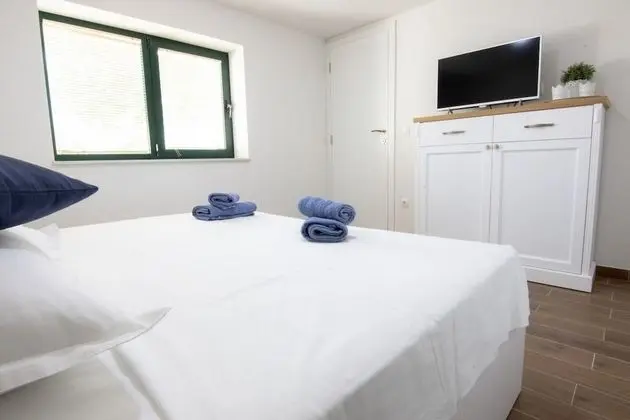 Ev (Stipe - with pool - H(6+1))