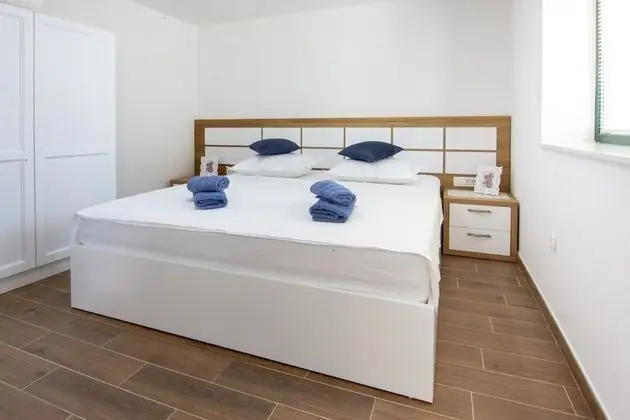 Ev (Stipe - with pool - H(6+1))