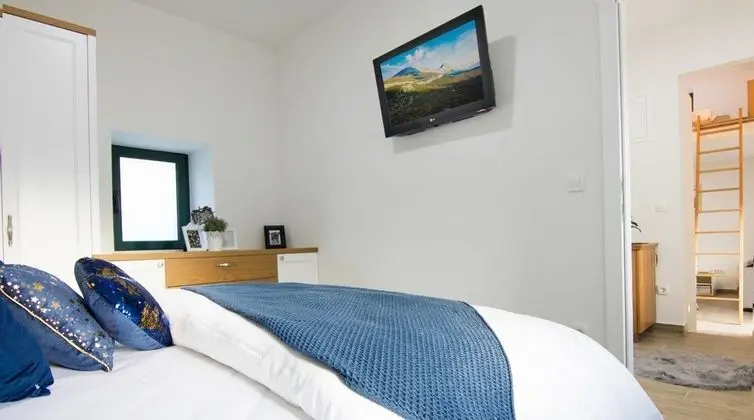 Ev (Stipe - with pool - H(6+1))