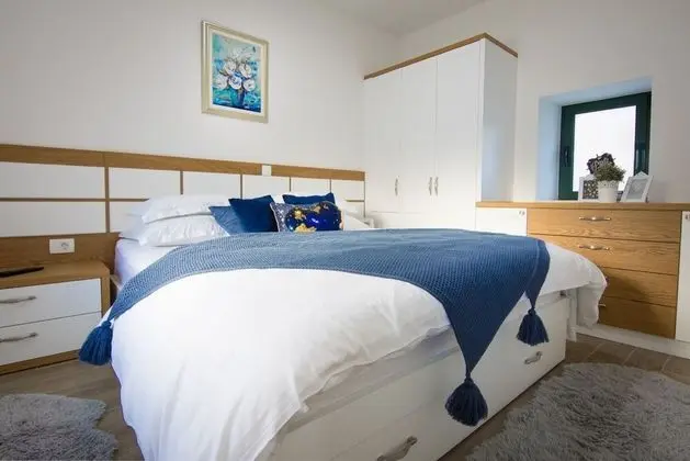 Ev (Stipe - with pool - H(6+1))