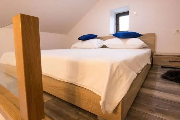 Ev (Stipe - with pool - H(6+1))