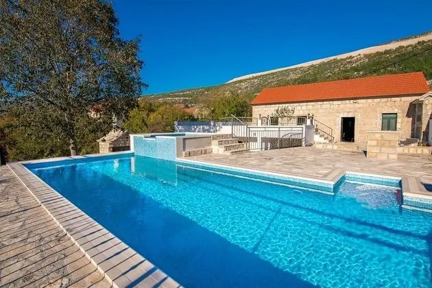 Ev (Stipe - with pool - H(6+1))