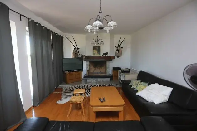 Villa (Five Bedroom Villa with swimming pool)