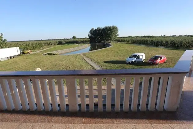 Villa (Five Bedroom Villa with swimming pool)