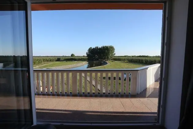 Villa (Five Bedroom Villa with swimming pool)