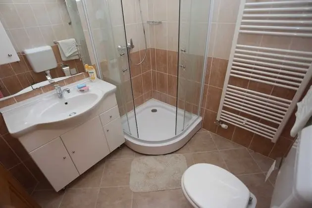 Villa (Five Bedroom Villa with swimming pool)