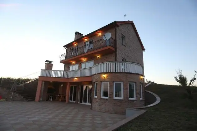 Villa (Five Bedroom Villa with swimming pool)