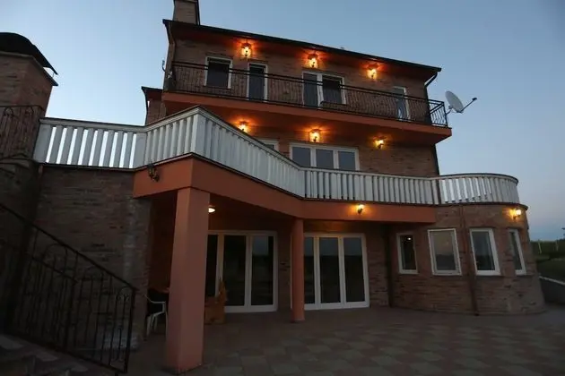 Villa (Five Bedroom Villa with swimming pool)