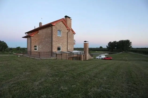 Villa (Five Bedroom Villa with swimming pool)