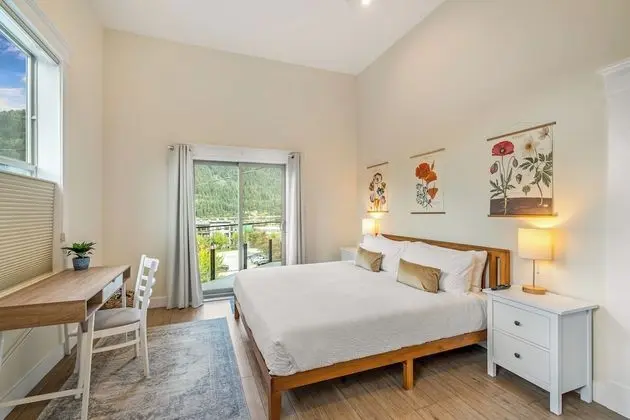 Deluxe Oda, 1 En Büyük (King) Boy Yatak, Balkon, Göl Manzaralı