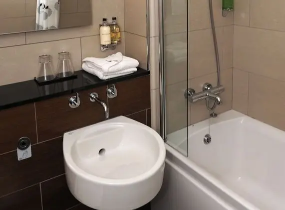 Classic Tek Büyük Yataklı Oda (1 Adult)