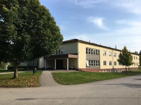 Tek Kişilik Oda, Ek Bina