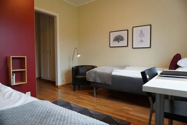 Tek Kişilik Oda, Ek Bina