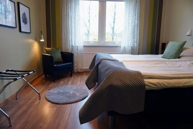 Tek Kişilik Oda, Ek Bina