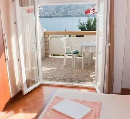 Apart Daire (Stjepan - 10m from beach - A3(2+1))