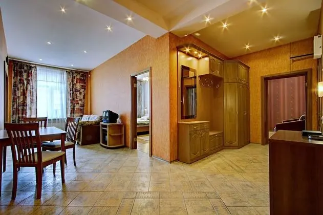 Apart Daire, 1 Yatak Odası (Karavannaya Ulitsa, 5)