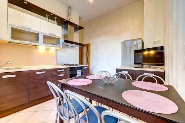 Apart Daire, 1 Yatak Odası (Karavannaya Ulitsa, 5)