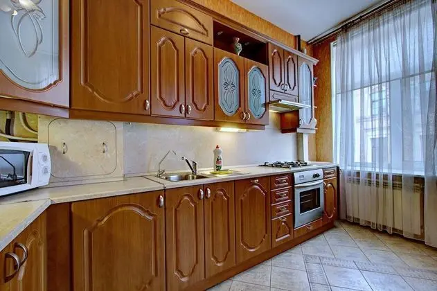 Apart Daire, 2 Yatak Odası (Karavannaya 3/35 , Ital'yanskaya 31)