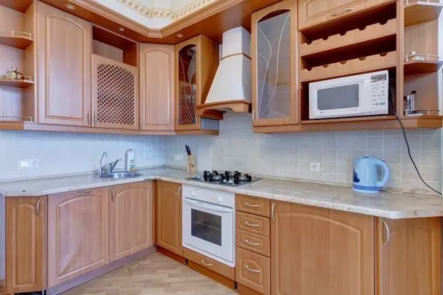 Apart Daire, 2 Yatak Odası (Karavannaya 3/35 , Ital'yanskaya 31)