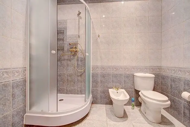 Apart Daire, 2 Yatak Odası (Karavannaya 3/35 , Ital'yanskaya 31)