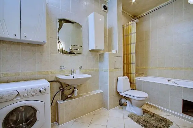 Apart Daire, 2 Yatak Odası (Karavannaya 3/35 , Ital'yanskaya 31)