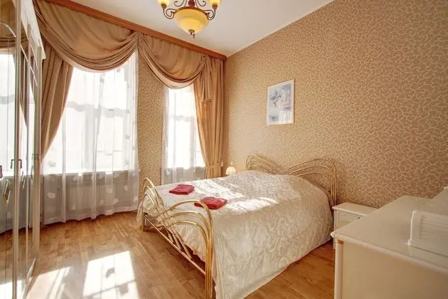 Apart Daire, 2 Yatak Odası (Pushkinskaya 8, Nevsky avenue 97)