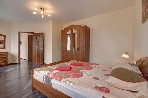 Apart Daire, 2 Yatak Odası (Pushkinskaya 8, Nevsky avenue 97)