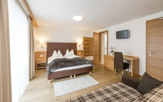 Superior Tek Büyük veya İki Ayrı Yataklı Oda