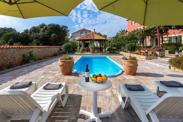 Villa, Sigara İçilebilir