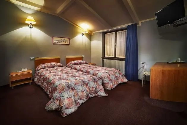 Dört Kişilik Oda, Bağlantılı Odalar