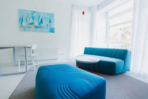 Design Tek Büyük Yataklı Oda, Küçük Mutfak