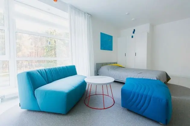Design Tek Büyük Yataklı Oda, Küçük Mutfak