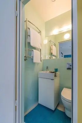 Design Tek Büyük Yataklı Oda, Küçük Mutfak