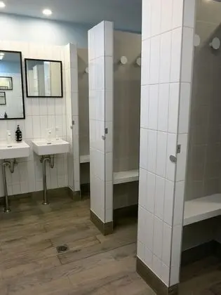 Oda, 1 En Büyük (King) Boy Yatak, Ortak Banyo