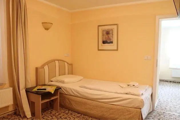 Üç Kişilik Oda (Souterrain)