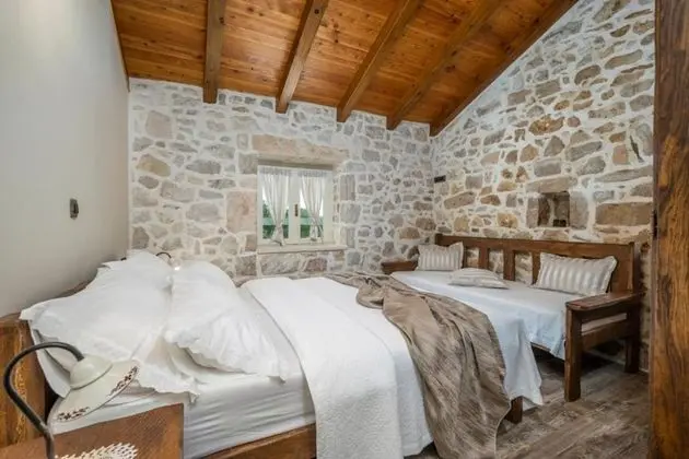 Family Villa, Birden Çok Yatak, 2 Banyolu, Bahçeli (Stone Beauty Pool Villa Jerolim)