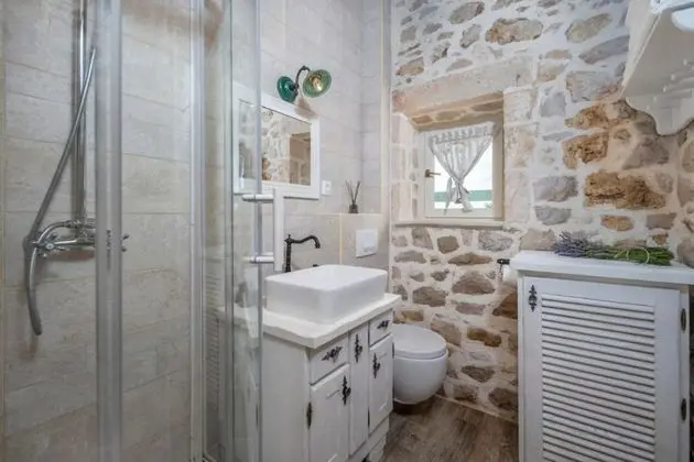 Family Villa, Birden Çok Yatak, 2 Banyolu, Bahçeli (Stone Beauty Pool Villa Jerolim)