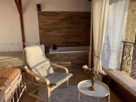 Jakuzili ve Şömineli Suite Oda, Orman Manzaralı, Balkonlu