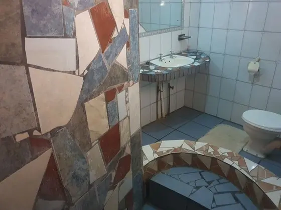 İki Ayrı Yataklı Oda, Ortak Banyo