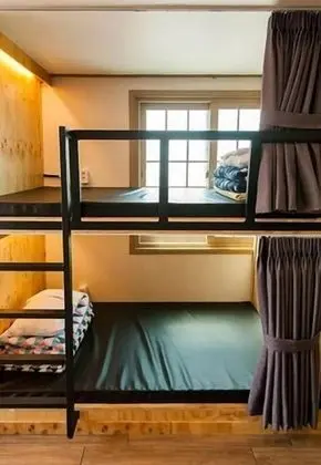 Basic Ortak Ranzalı Oda, Sadece erkekler için (4 people)