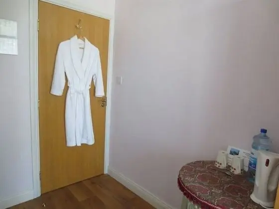 Tek Büyük Yataklı Oda, Banyolu/Duşlu
