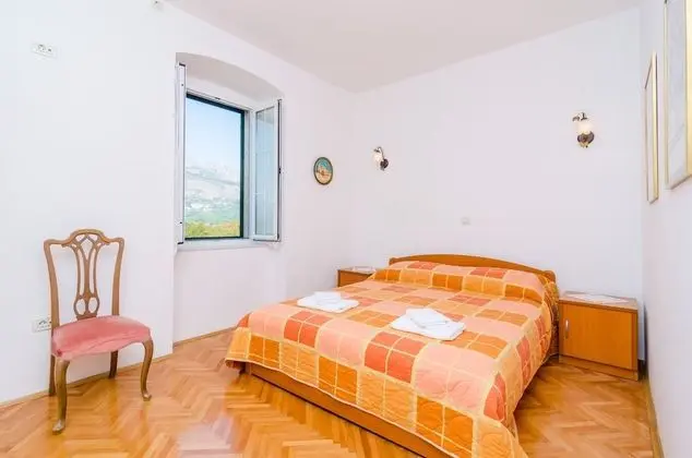 Ev (Four Bedroom Holiday Home with Terrac)